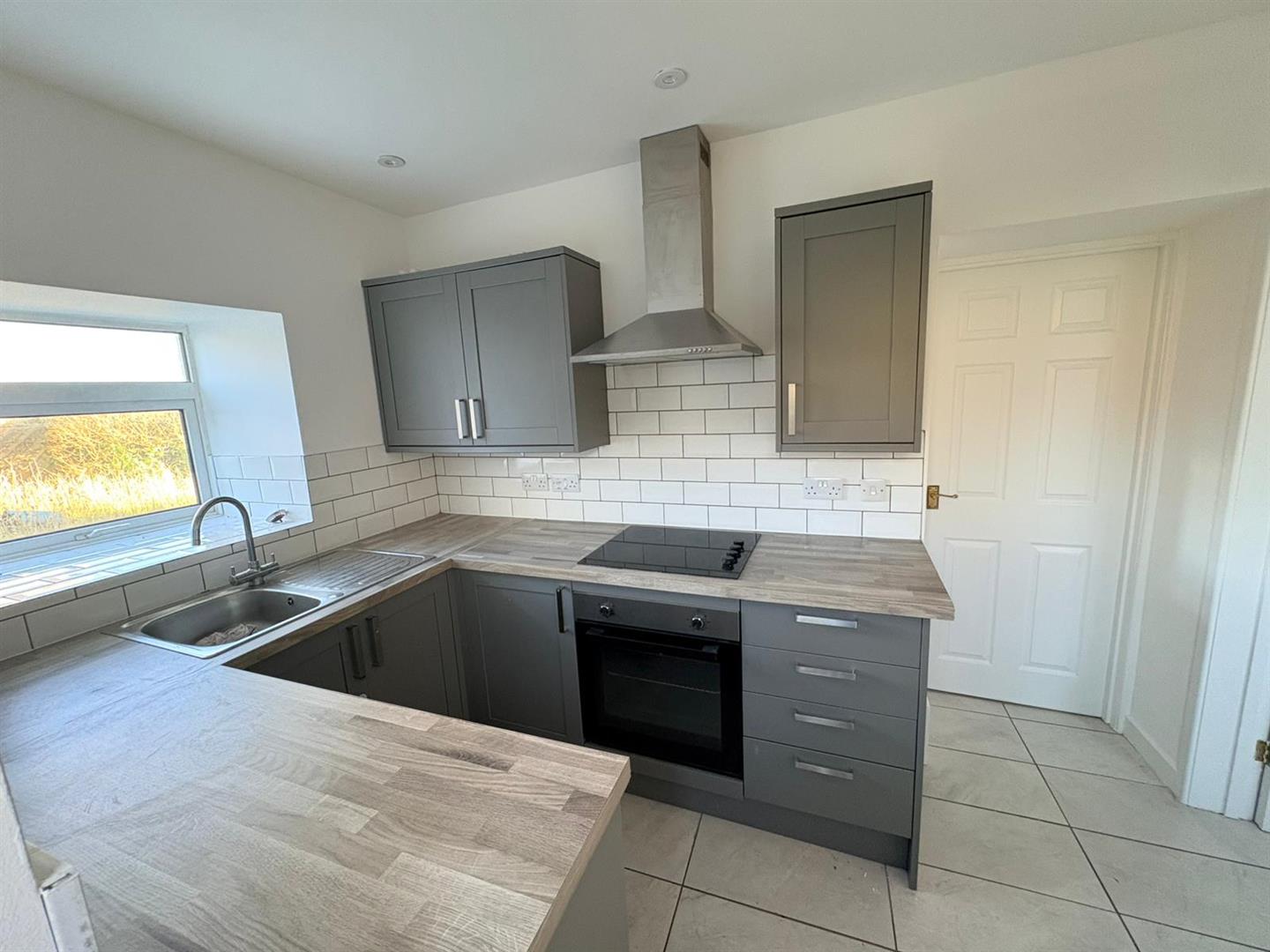 Vicarage Road, Morriston, Swansea, SA6 6DU